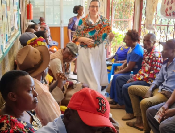 Kenya, the "Mutanu: the pink garden" project: women's work and healthcare